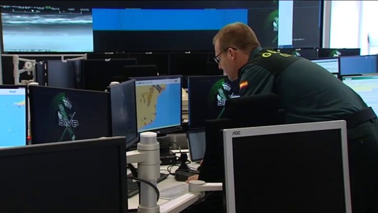 Rescatan a 37 personas de una neumática al sureste de Fuerteventura