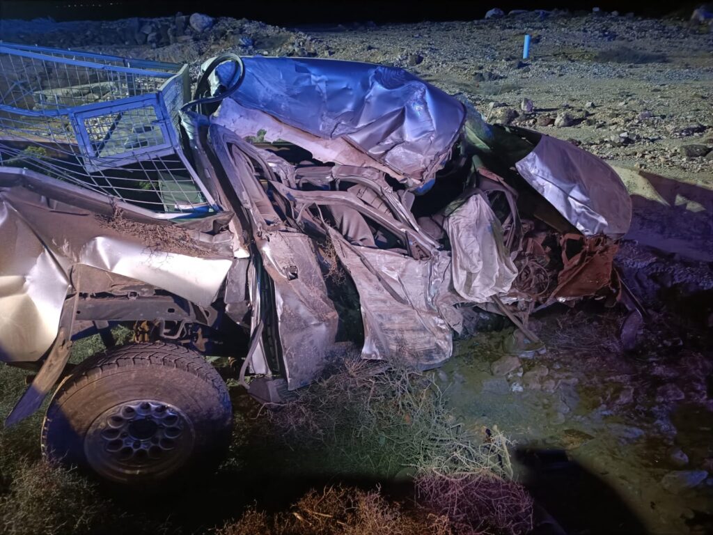 Un hombre herido grave al volcar su turismo en Playa Blanca. El vehículo tras el siniestro/ Consorcio de Seguridad y Emergencias de Lanzarote