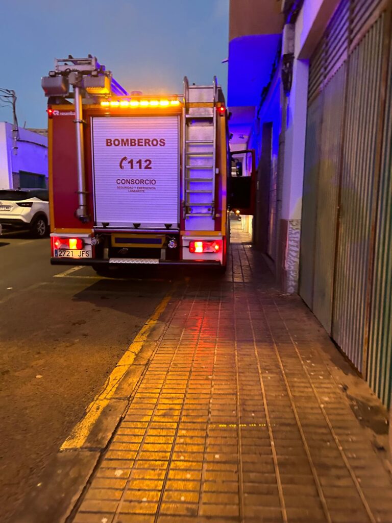 Una explosión en Arrecife deja a un hombre con quemaduras graves