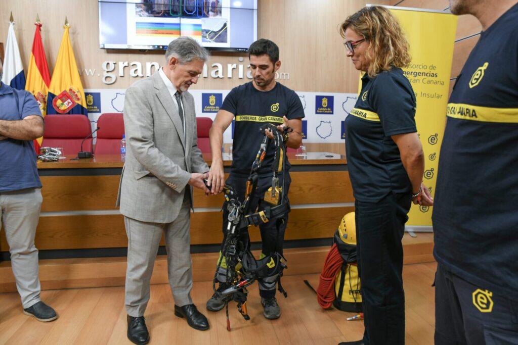 Los accidentes en montaña aumentaron un 80% en Gran Canaria. Demostración durante la rueda de prensa de las I Jornadas de Tecnificación en Intervenciones en Media Montaña/ Consorcio de Emergencias de Gran Canaria