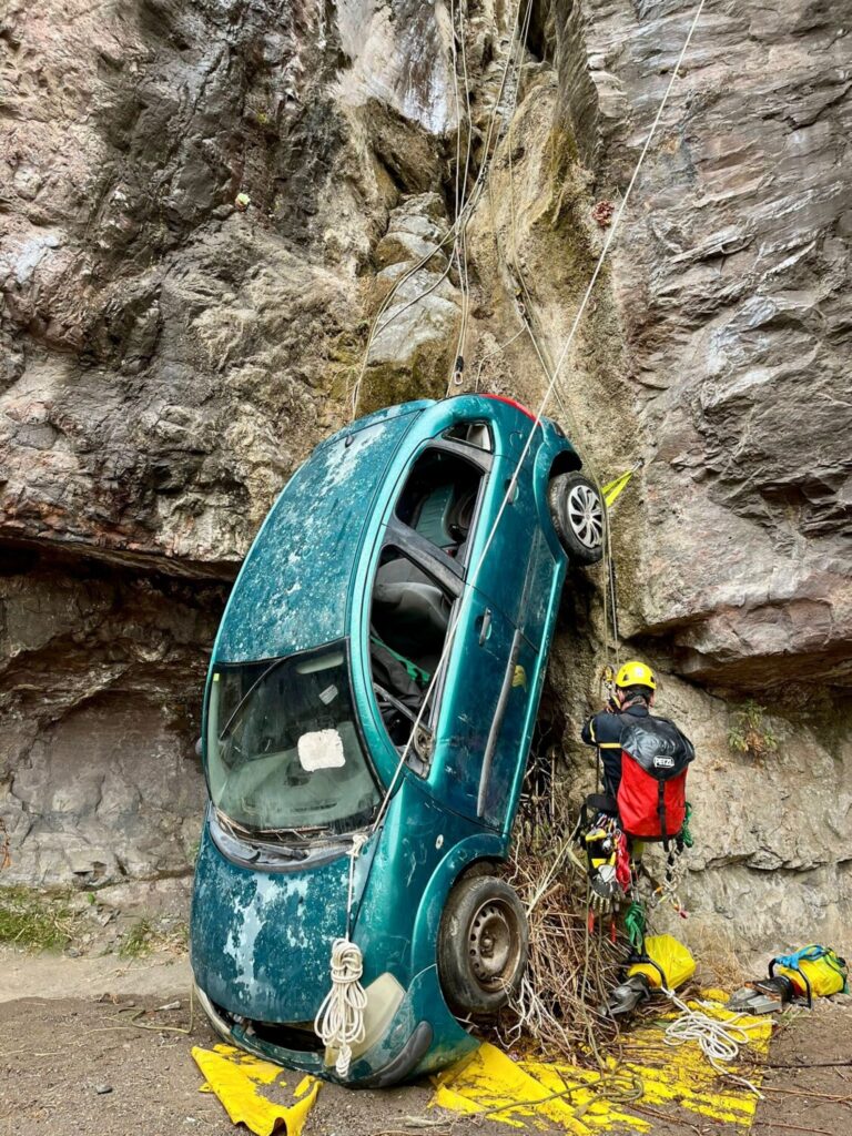 Bomberos de España y Brasil perfeccionan rescates en media montaña en Gran Canaria