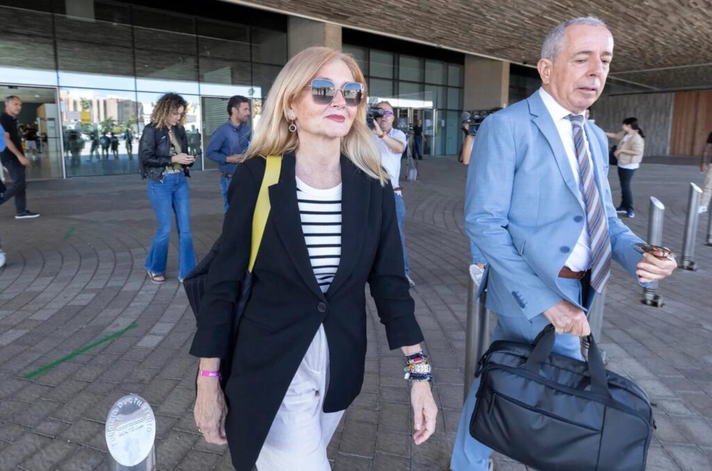 El Juzgado de Instrucción número 2 de Las Palmas de Gran Canaria tomó declaración este miércoles como investigada en el llamado 'caso Valka' a la gerente de la Sociedad Municipal de Gestión Urbanística de la capital (Geursa), Marina Más (i). EFE/ Quique Curbelo