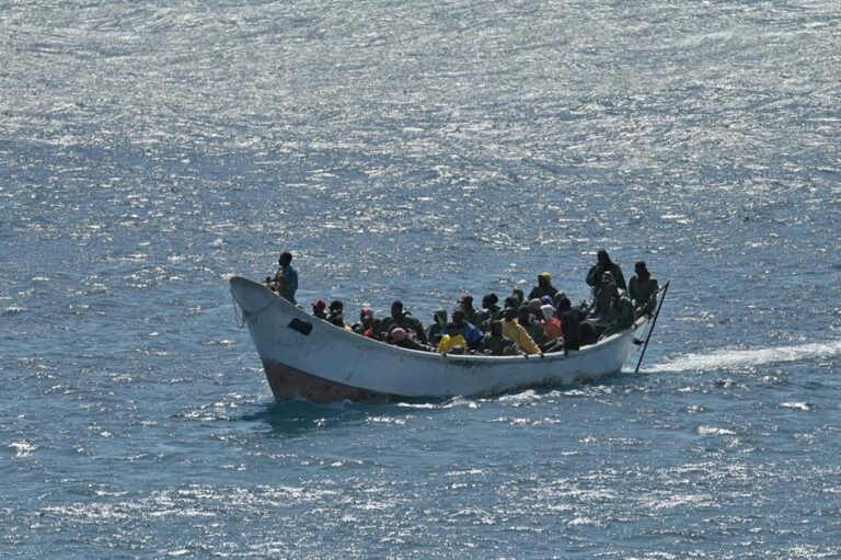 Salvamento Marítimo auxilia a 235 migrantes en Lanzarote y El Hierro