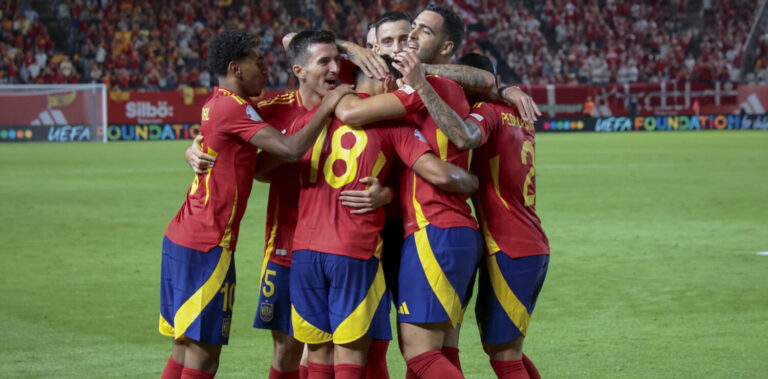 España busca en Tenerife poner el broche a un mágico 2024