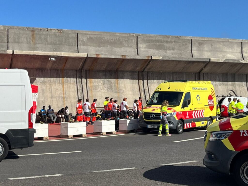 Cruz Roja está procediendo a la primera atención en el puerto de La Restinga / María Fernández / RTVC
