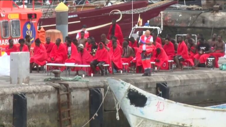 231 personas llegan en las últimas horas a La Restinga y a Los Cristianos