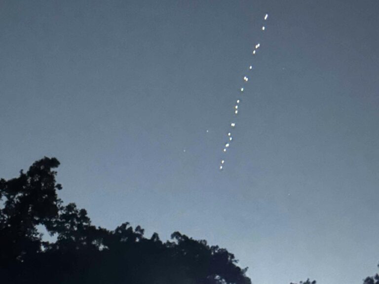 La ‘constelación de satélites’ de Starlink y su relación con el cielo de Canarias