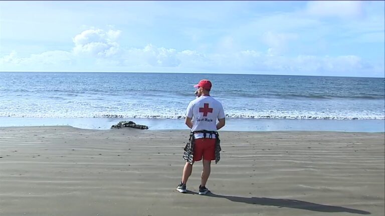 Los socorristas denuncian su precariedad laboral