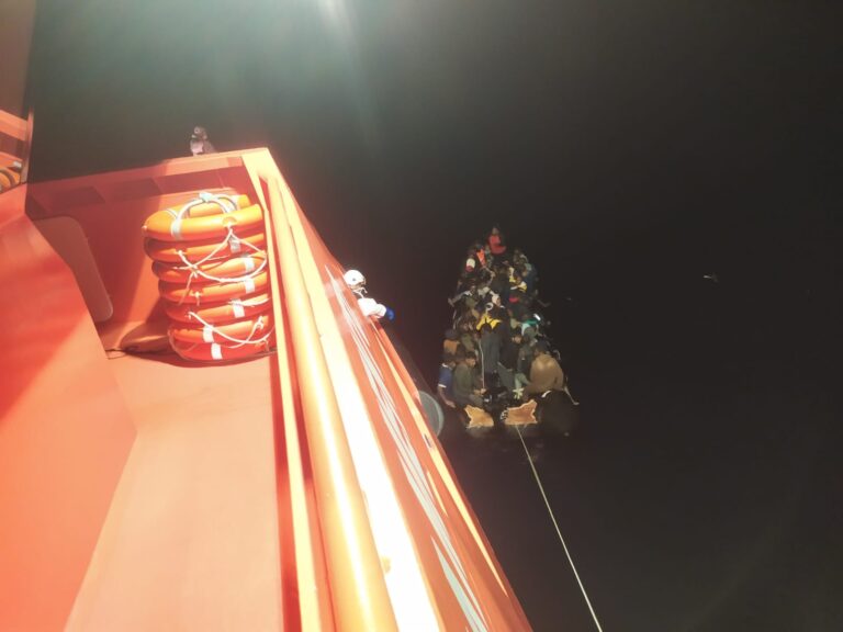 Más de 350 migrantes llegan a Lanzarote y El Hierro