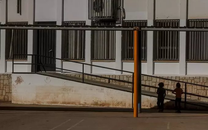 Un operario muere en Massanassa (Valencia) tras el derrumbe del tejado de un colegio