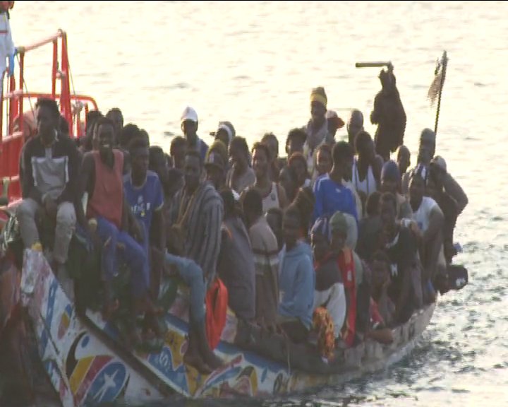 Un cayuco con 136 personas llega a El Hierro