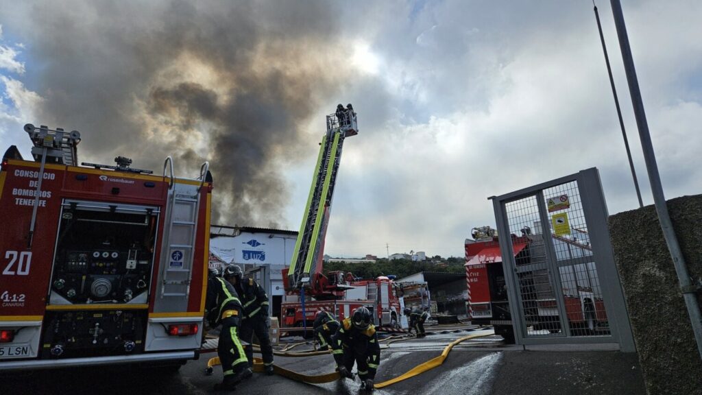 Incendio en el almacén de una ferretería de La Orotava