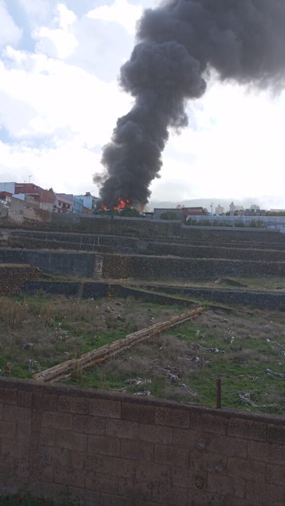 Incendio en el almacén de una ferretería de La Orotava