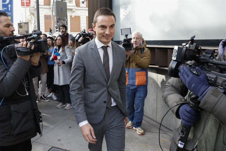 Lobato comparece ante el juez y explica que fue al notario para evitar responsabilidades