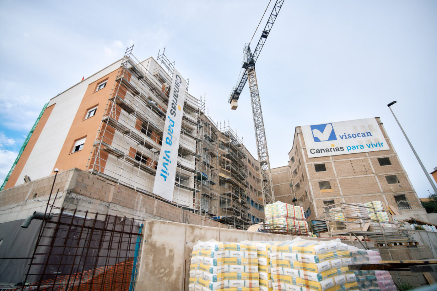 Obras de construcción de viviendas protegidas en Canarias