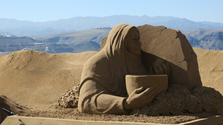 El Belén de Arena de Las Canteras celebra su 20º aniversario