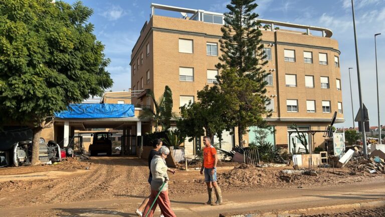 Canarias continúa prestando apoyo en Valencia