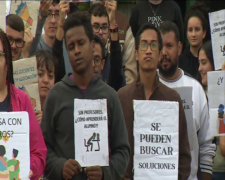 Protesta de los alumnos de Capacitación Agraria por la falta de profesorado