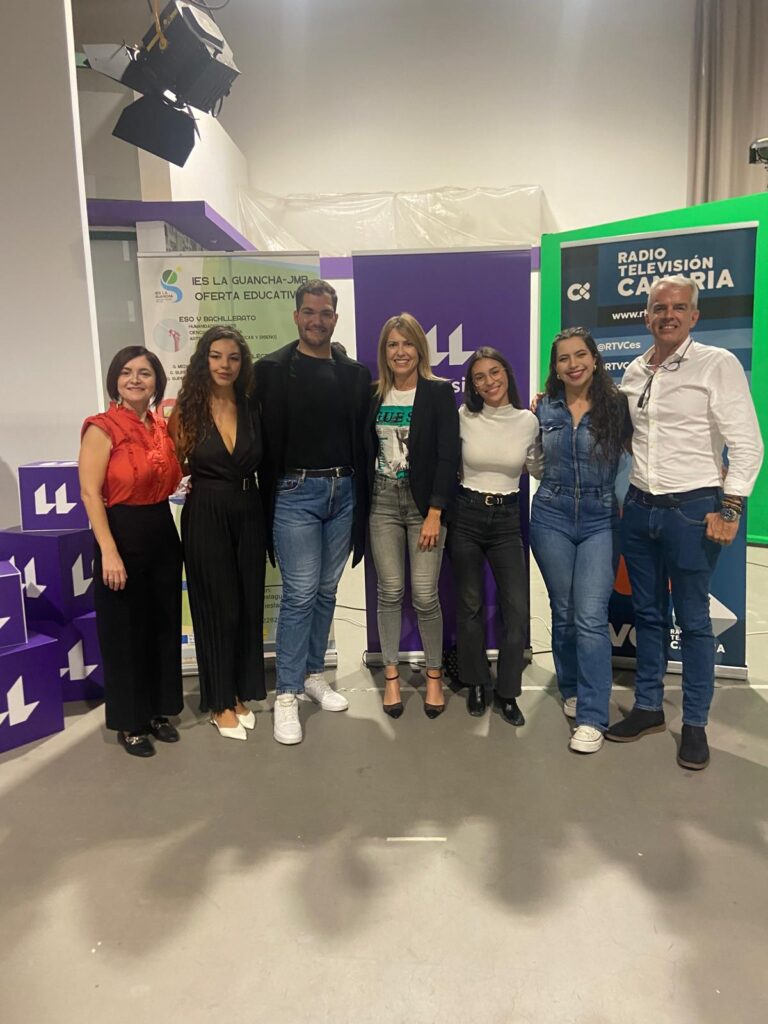 Caras nuevas por un día en el plató de Televisión Canaria