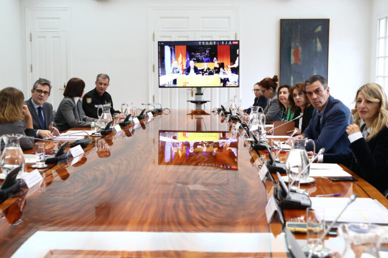 El CIS coloca al PSOE por delante del PP en casi 5 puntos