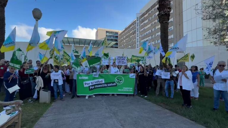 Más de 200 sanitarios denuncian la situación de Urgencias del HUC