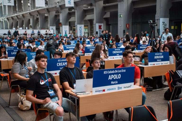 286 jóvenes preuniversitarios canarios participan en la Young Business Talents