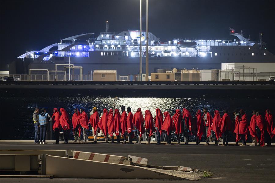 Al menos 4 muertos y 5 desaparecidos en la neumática que se hundió al este de Lanzarote