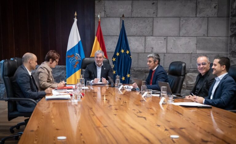 Canarias trabaja en un decreto ley sobre menores migrantes tras el fracaso de la Conferencia de Presidentes