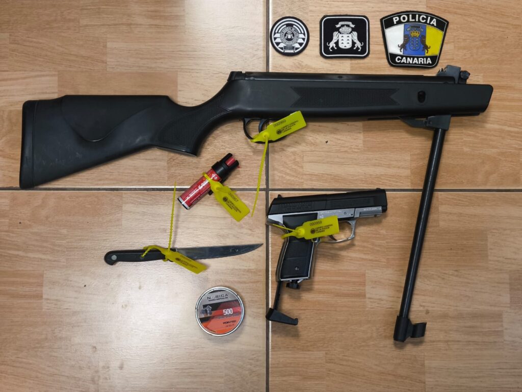 Detienen a un hombre por intento de homicidio en La Matanza. Imagen de los elementos incautados por la Policía Canaria/ Policía Canaria.