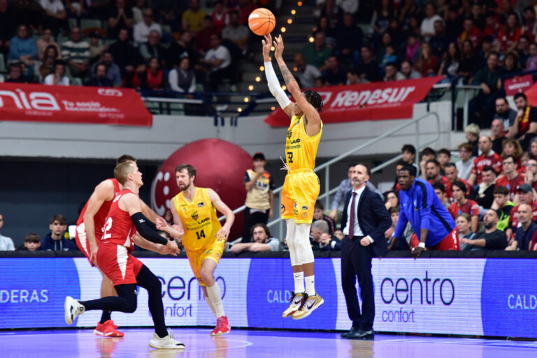 63-83. El Granca sentencia al UCAM en el tercer cuarto para ser cuarto