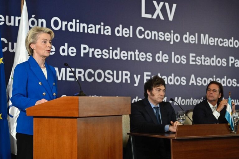 Von der Leyen desoye el ‘no’ de Macron y cierra el acuerdo comercial de la UE con Mercosur
