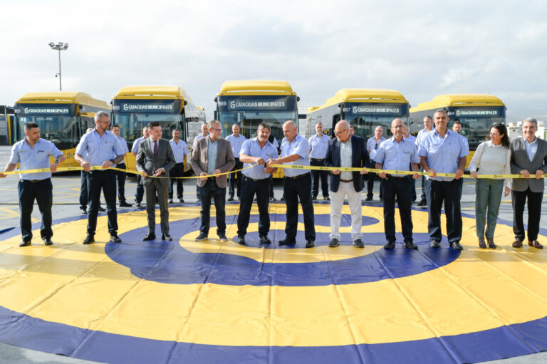 Guaguas Municipales incorpora doce vehículos y 83 nuevos conductores antes de Navidad