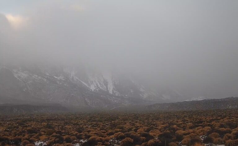 La nieve obliga a cerrar los accesos al Teide por seguridad