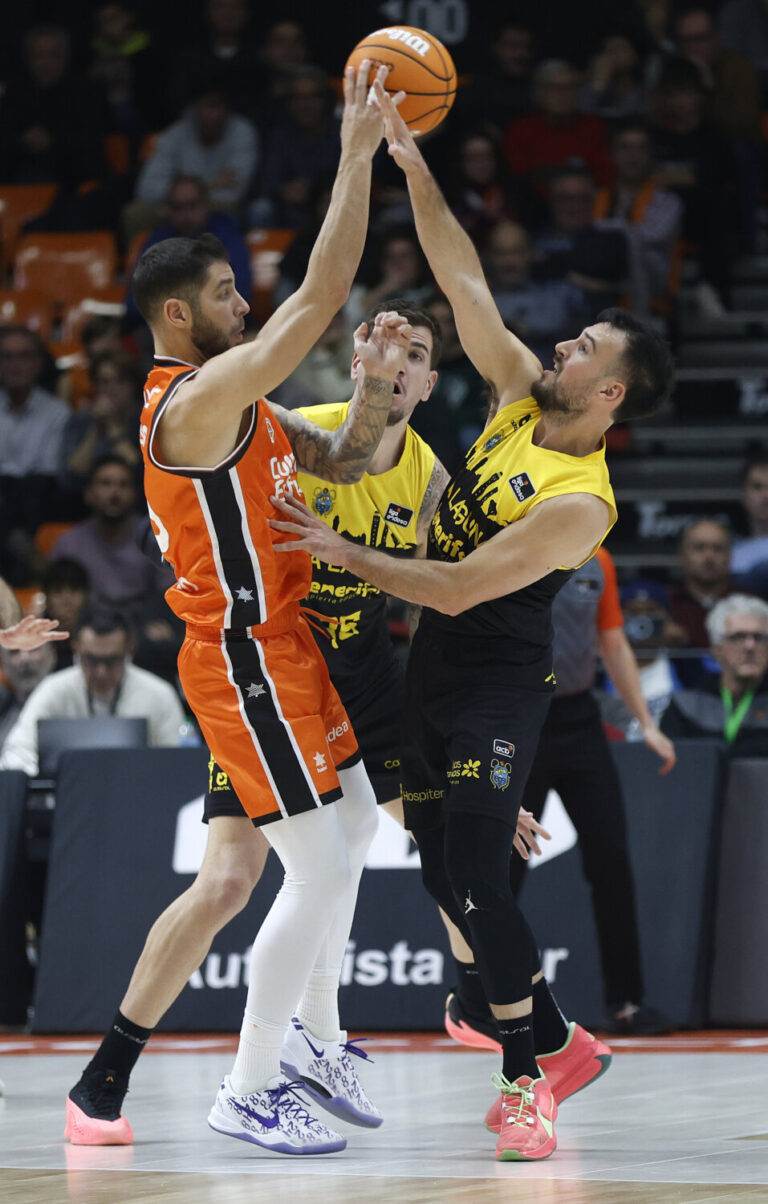 96-81. El Tenerife no logra la victoria ante el Valencia Basket