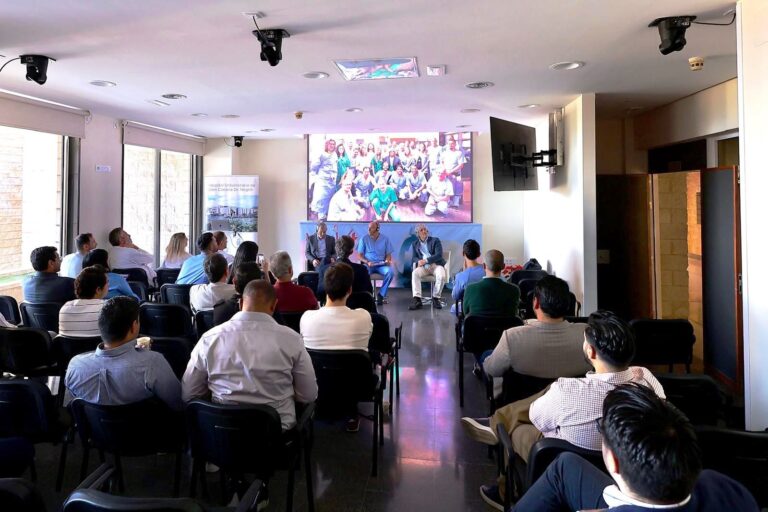 El Hospital Doctor Negrín retransmite una intervención de corazón para todo el mundo