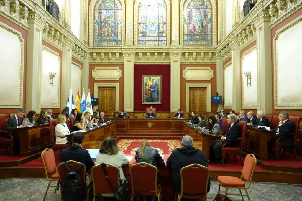 El Ayuntamiento de Santa Cruz aprueba los Presupuestos para 2025. Pleno del Ayuntamiento de Santa Cruz de Tenerife, donde se aprobaron los Presupuestos de 2025/ Ayuntamiento de Santa Cruz de Tenerife.