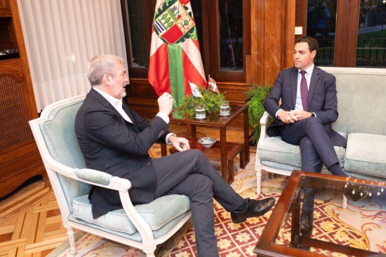 Canarias y Euskadi propondrán una distribución urgente de menores no acompañados en la Conferencia de Presidentes