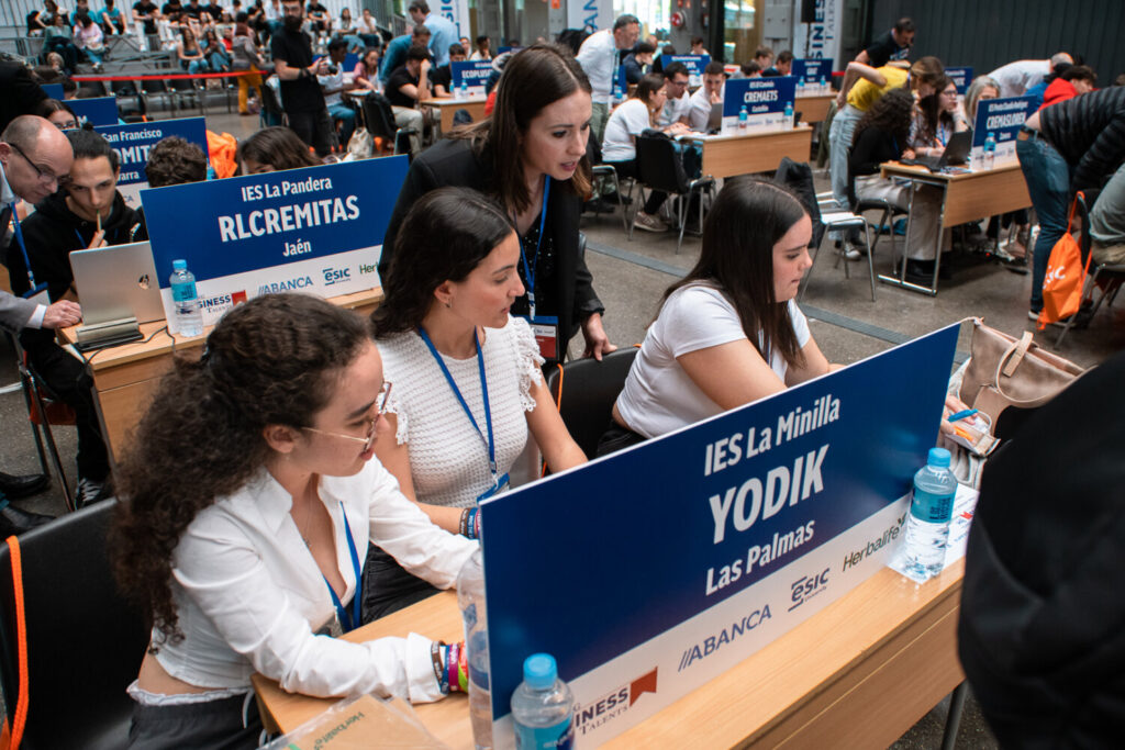 286 jóvenes preuniversitarios canarios participan en la Young Business Talents
