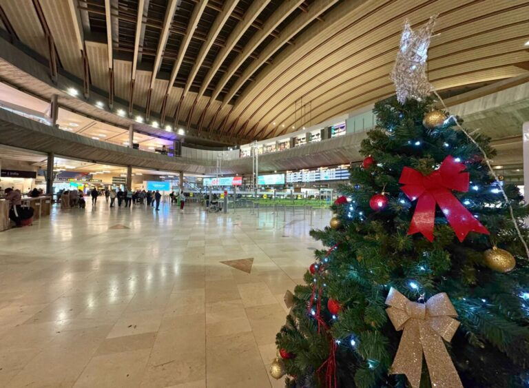 Reencuentros familiares en los aeropuertos canarios gracias a la Navidad