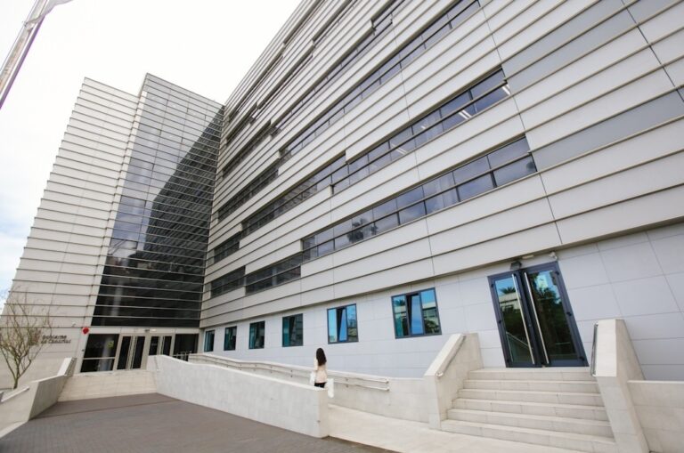 Amplían hasta los 18 años la cobertura de vacunación frente al virus del papiloma humano en Canarias