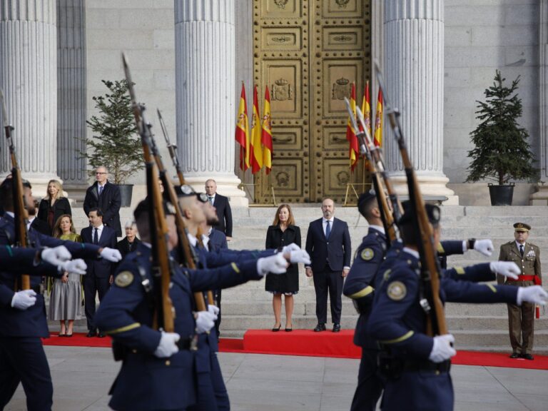 Todas las fuerzas políticas coinciden en defender la Carta Magna