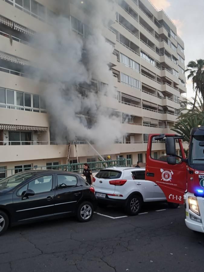 Tres personas afectadas por el incendio en una vivienda
