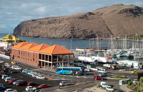 Finaliza un puente que se ha notado en los puertos y aeropuertos canarios