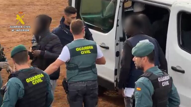 Detenidos siete patrones de un cayuco por el presunto asesinato de cuatro migrantes en la travesía