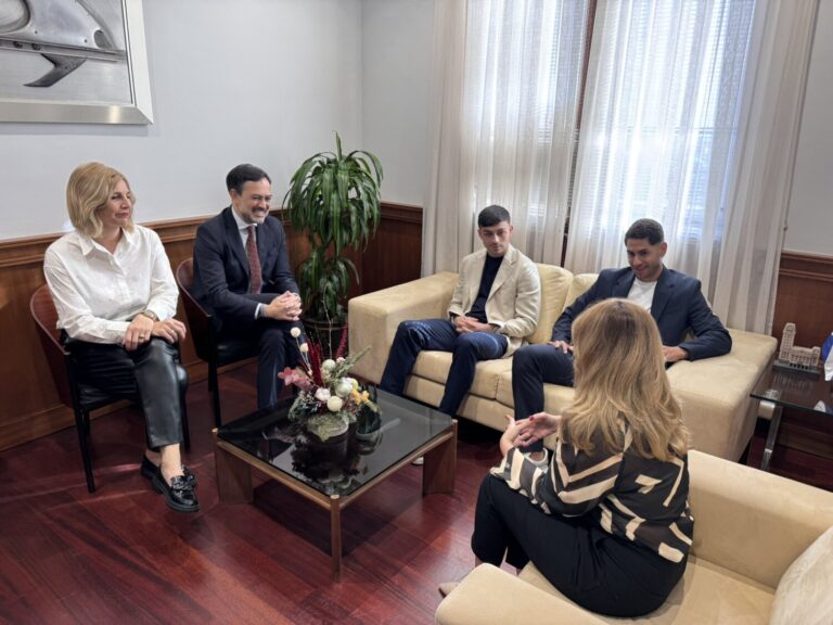 Pedri y Ayoze Pérez reconocidos con el título de Hijo Ilustre de la Isla de Tenerife