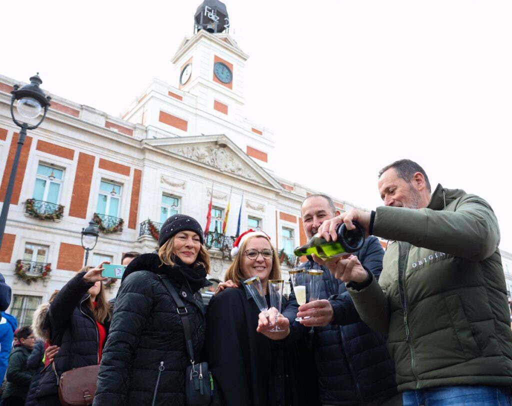 Las preuvas en la Puerta del Sol de Madrid se han convertido en toda una tradición que permite a miles de personas ensayar la despedida del año