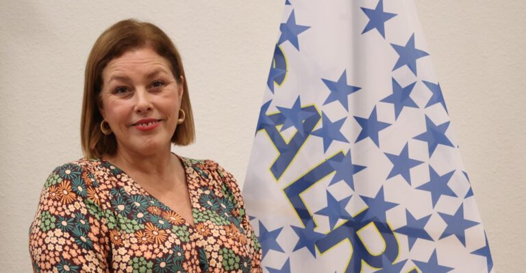 Astrid Pérez se convierte en la primera mujer canaria en presidir la CALRE