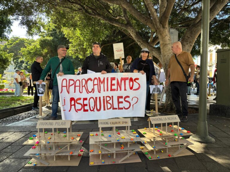 Concentración en Santa Cruz contra los carriles para bicicletas