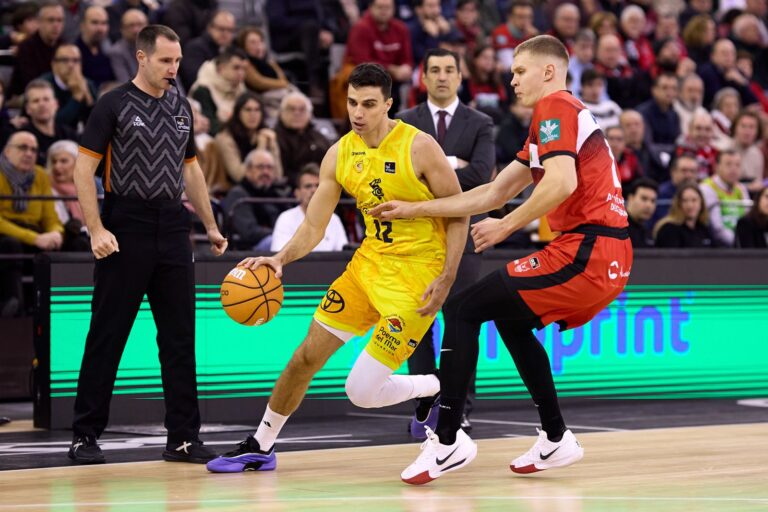 82- 97 | El Dreamland Gran Canaria acentúa la crisis del Granada