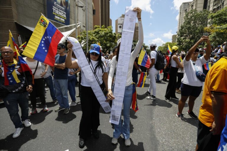 Machado convoca nuevas movilizaciones contra Maduro días antes de la investidura